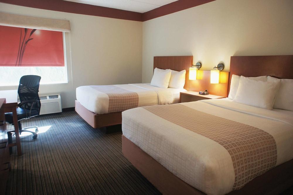 La Quinta By Wyndham Miami Cutler Bay Hotel Exterior photo