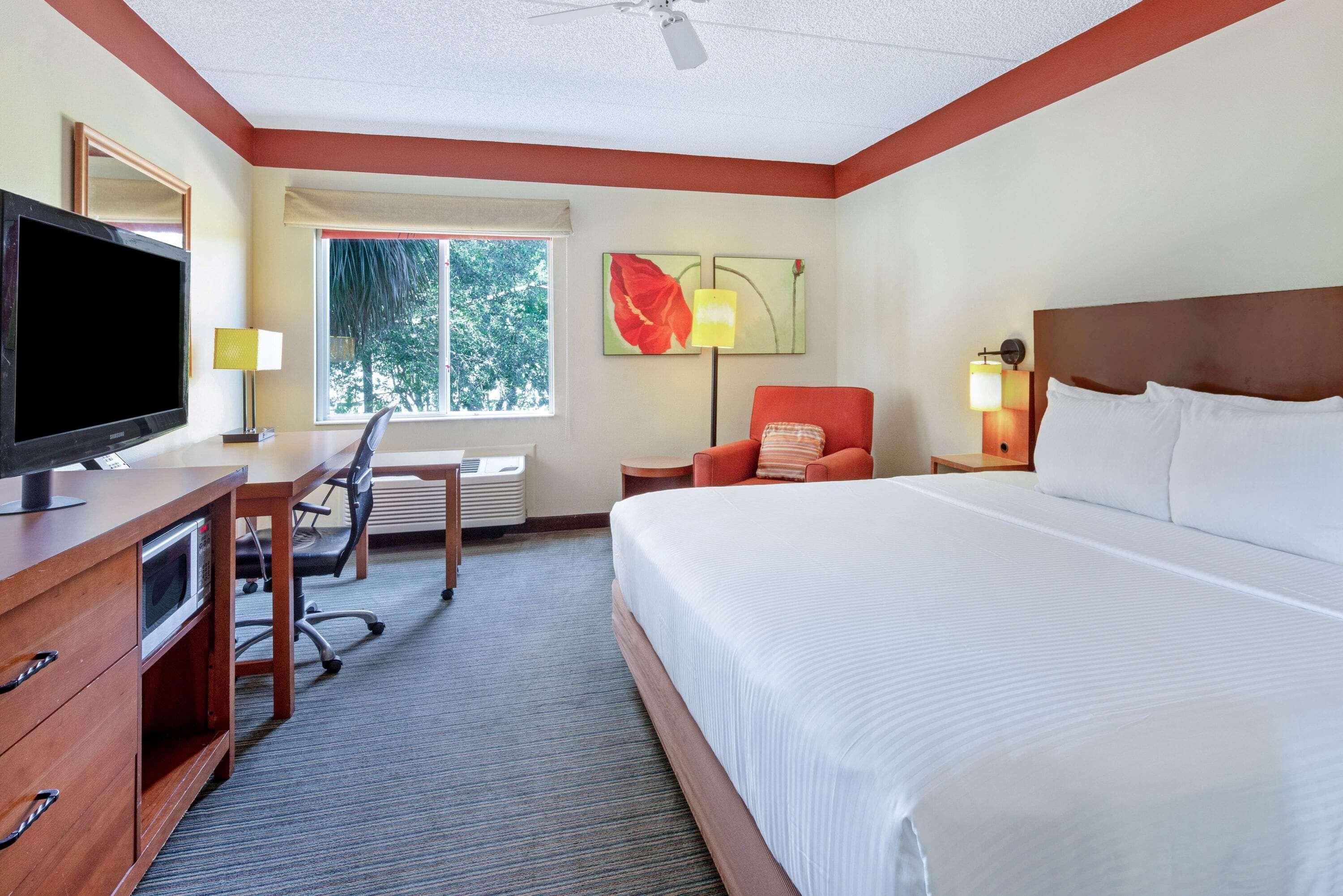 La Quinta By Wyndham Miami Cutler Bay Hotel Exterior photo