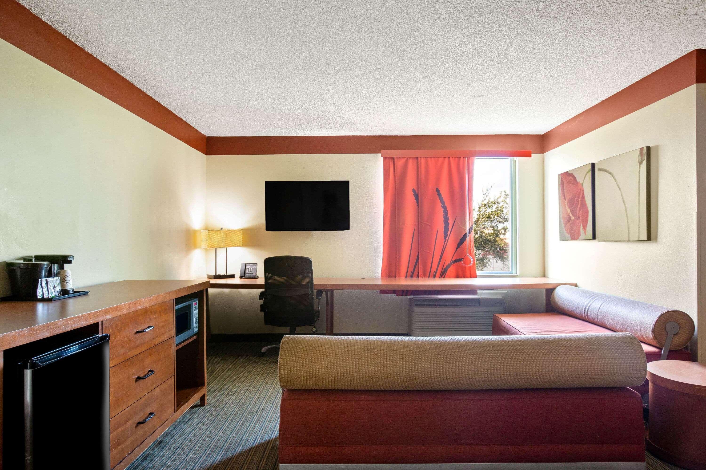 La Quinta By Wyndham Miami Cutler Bay Hotel Exterior photo