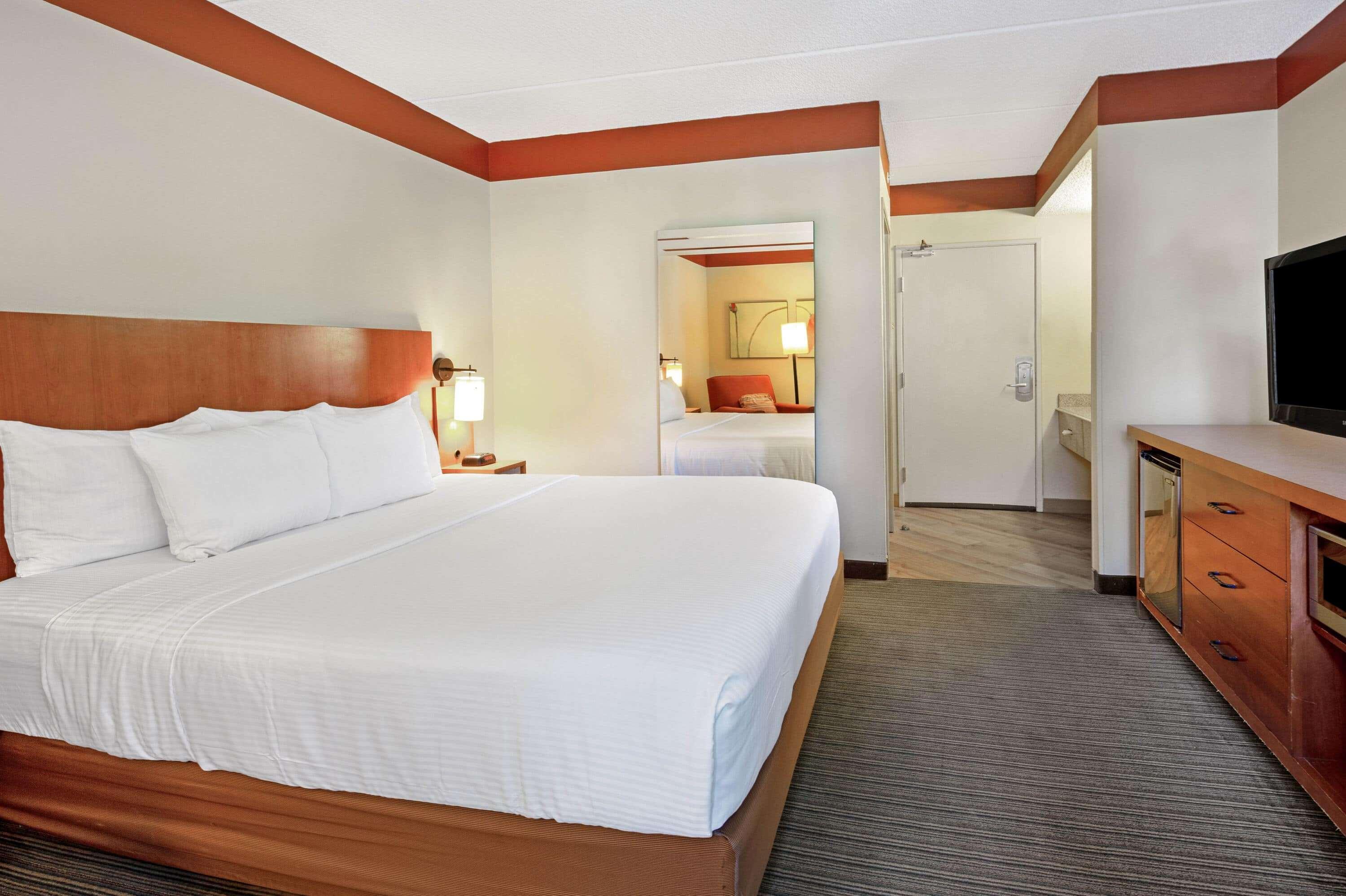 La Quinta By Wyndham Miami Cutler Bay Hotel Exterior photo