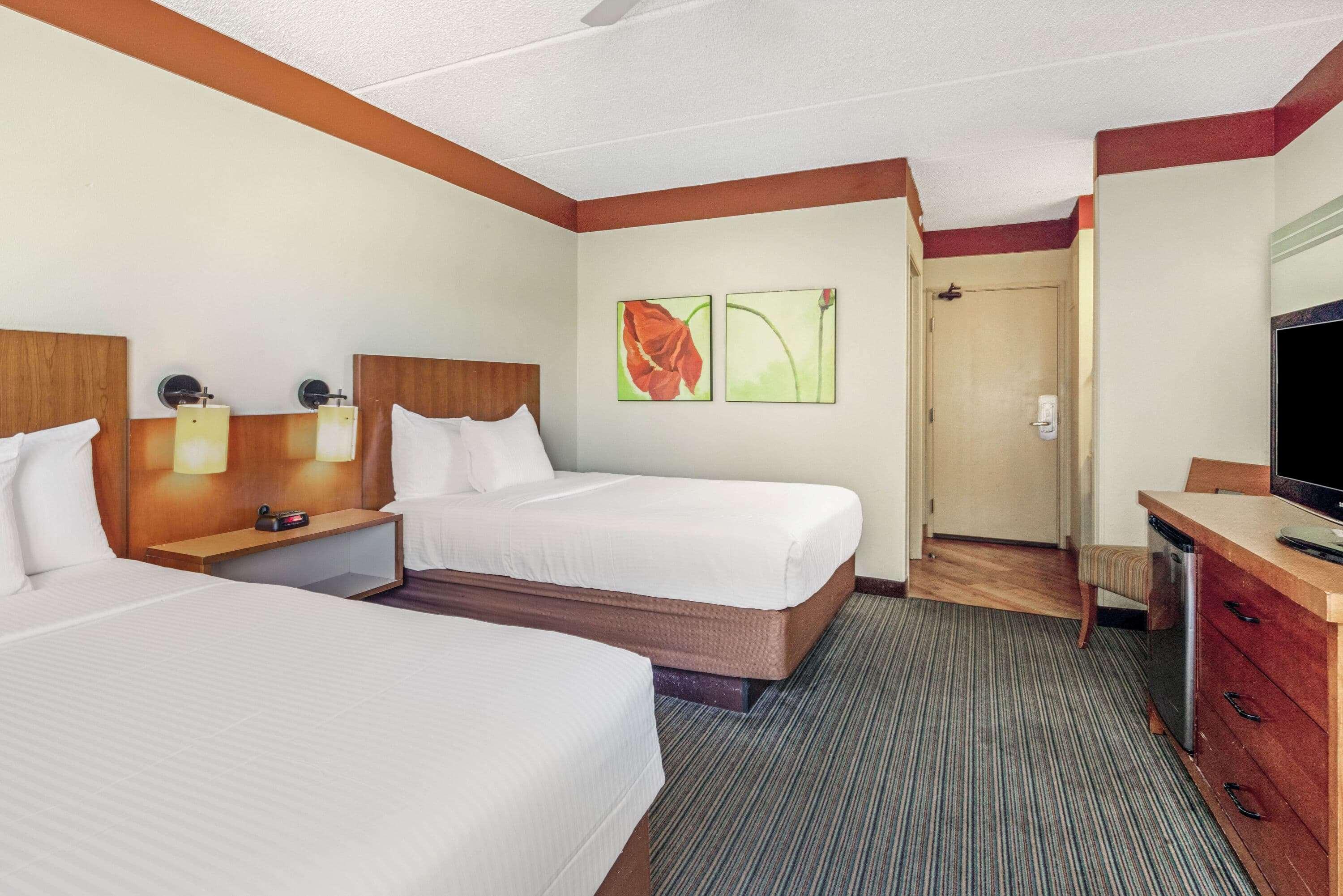 La Quinta By Wyndham Miami Cutler Bay Hotel Exterior photo