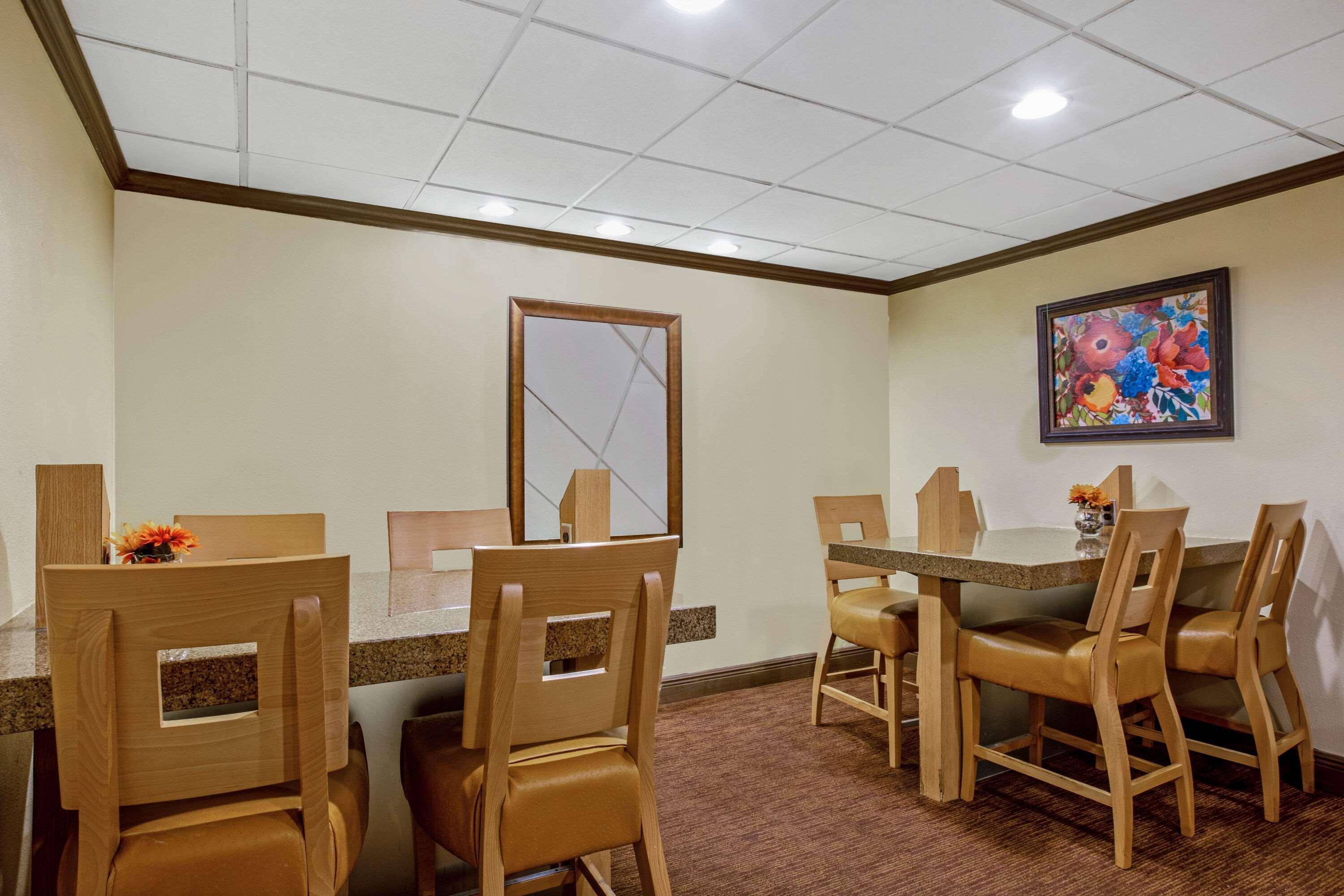La Quinta By Wyndham Miami Cutler Bay Hotel Exterior photo