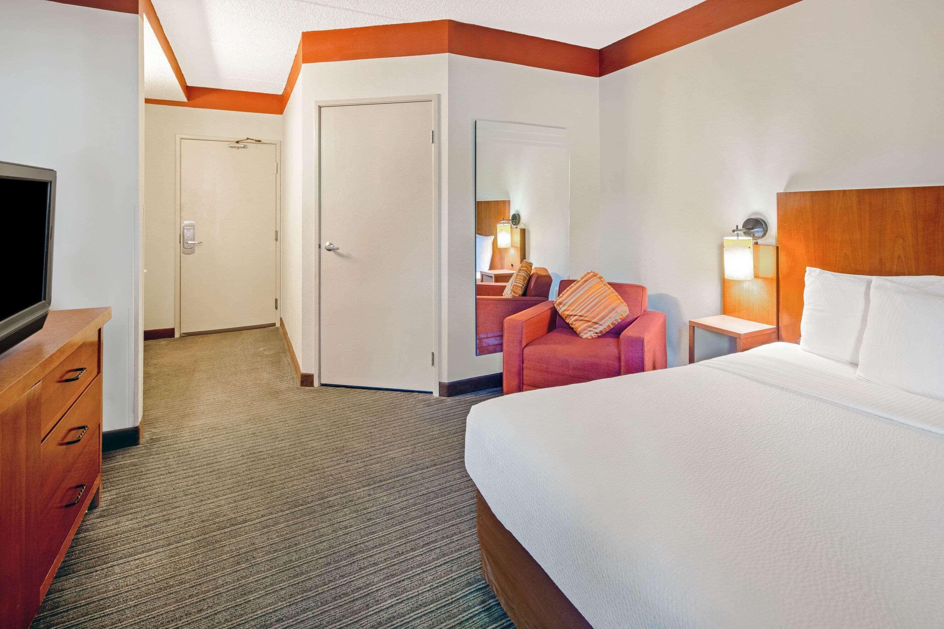 La Quinta By Wyndham Miami Cutler Bay Hotel Exterior photo